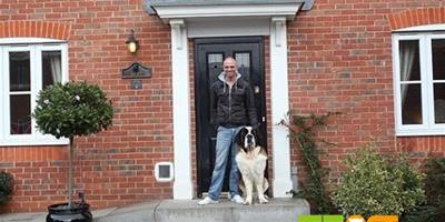 英國男子為愛犬花2萬打造別養奢華狗窩