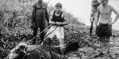 男子野外捕獲鱷魚帶回家養 一起生活40年之久