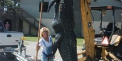 獵殺近半噸重巨鱷制標本