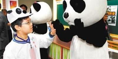臺北市長為熊貓寶寶成長影片配音